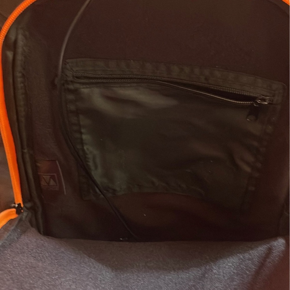 Backpack - Picture 4 of 8